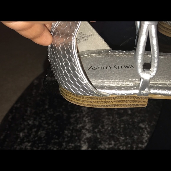 Unique textured T-strap wide width sandal,11w - Picture 3 of 8